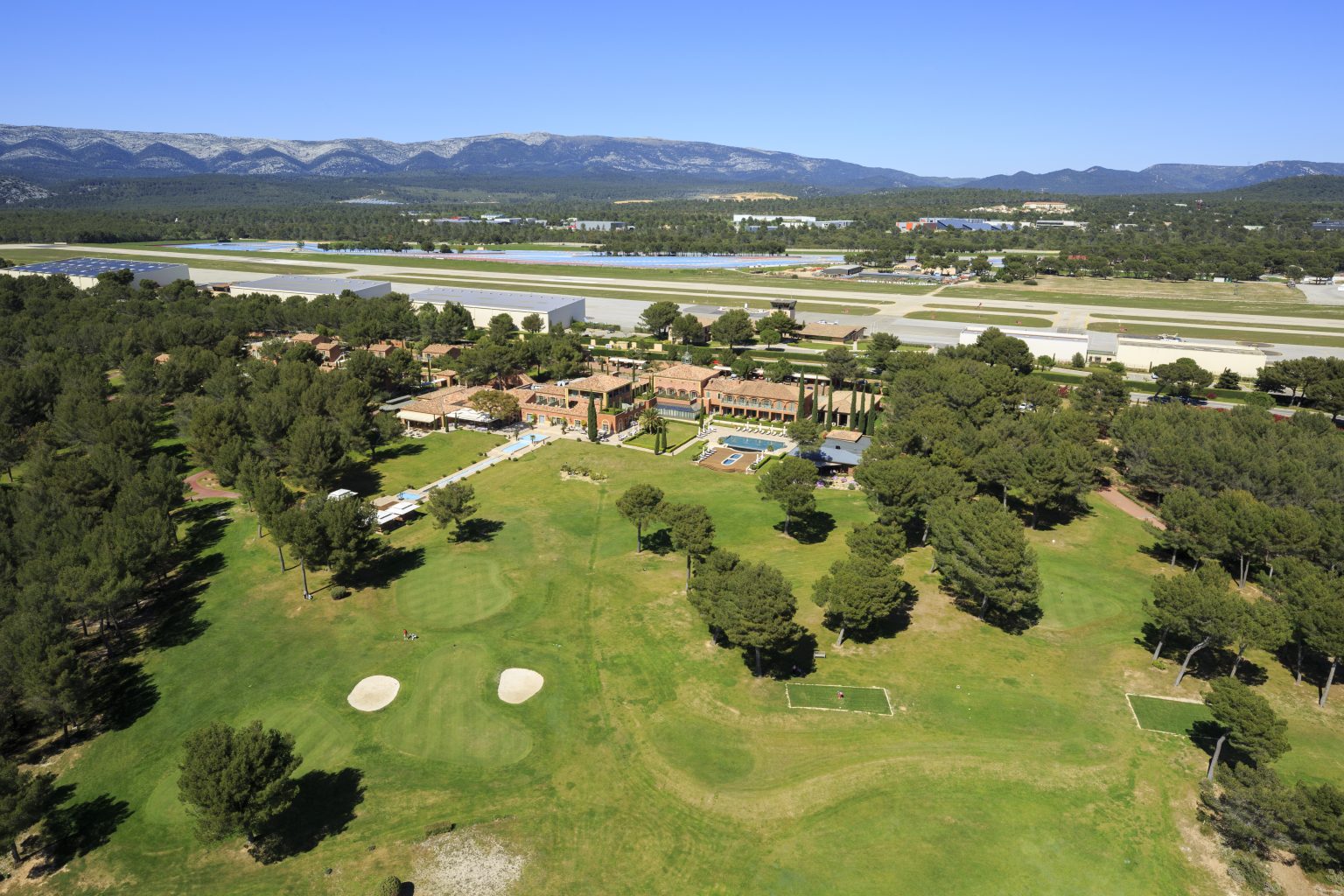 France, Var (83), Le Castellet, Hotel du Castellet (vue aerienne)